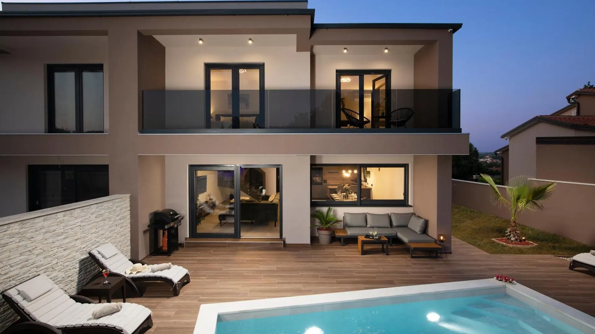 Villa Lumea بولا