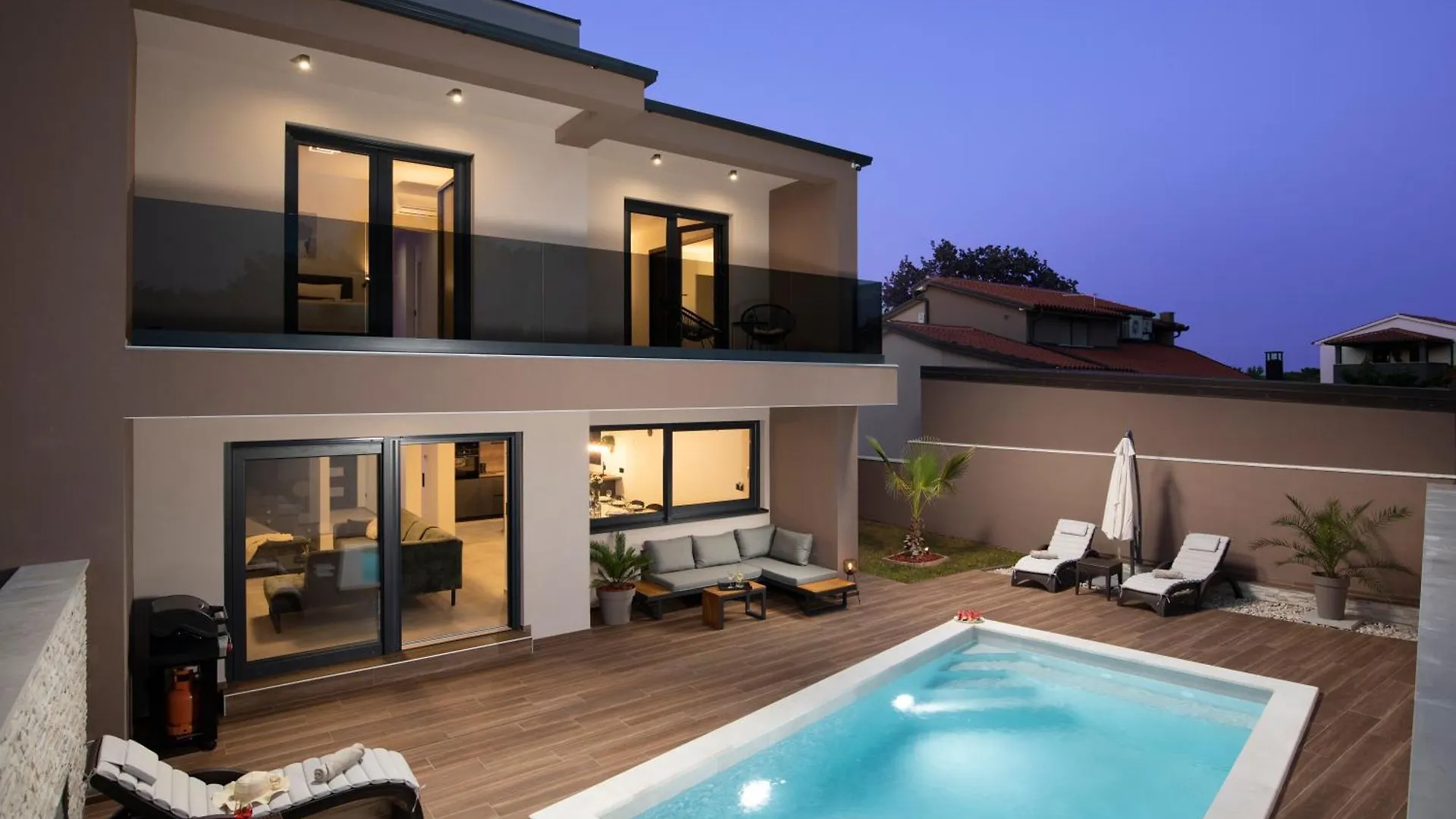 Villa Lumea بولا